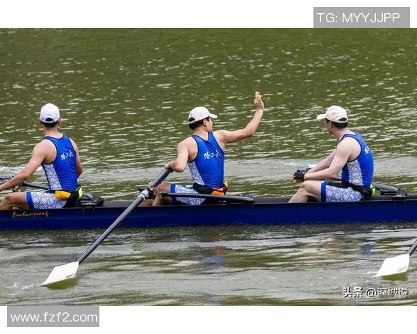 游泳比赛精彩瞬间集锦：选手突破极限挑战速度与激情